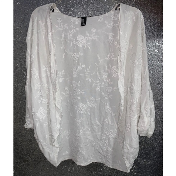Forever 21 Sweaters - Forever21 White Floral Cardigan